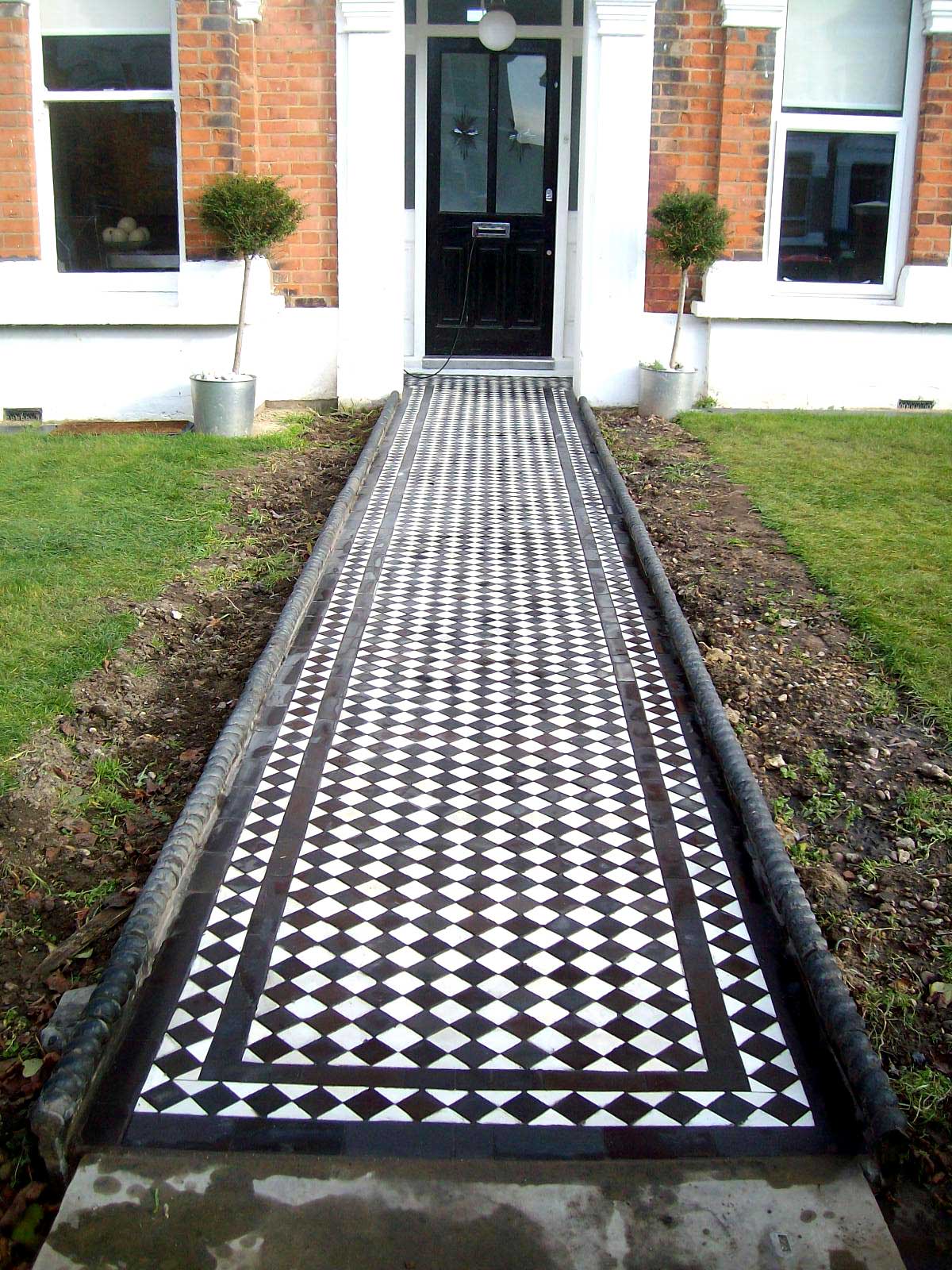 install-front-victorian-tiling-path-black-and-white-south-london
